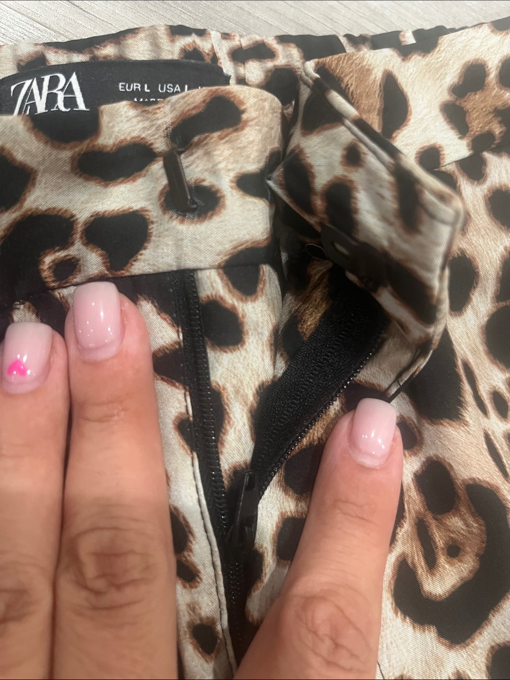 ✨Zara Leopard Print Pants✨ - Picture 4 of 7